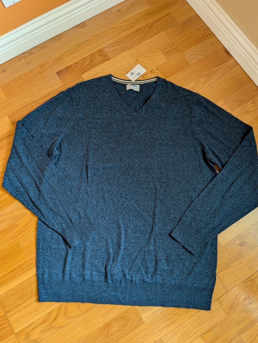 NEW Old Navy Men's V-Neck Sweater in Charcoal Blue Heather